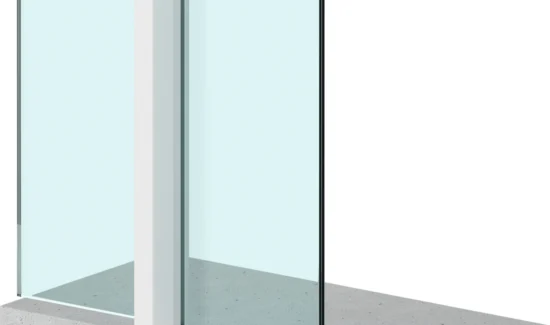 Moderne Glasgeländerhalterung an Betonoberfläche